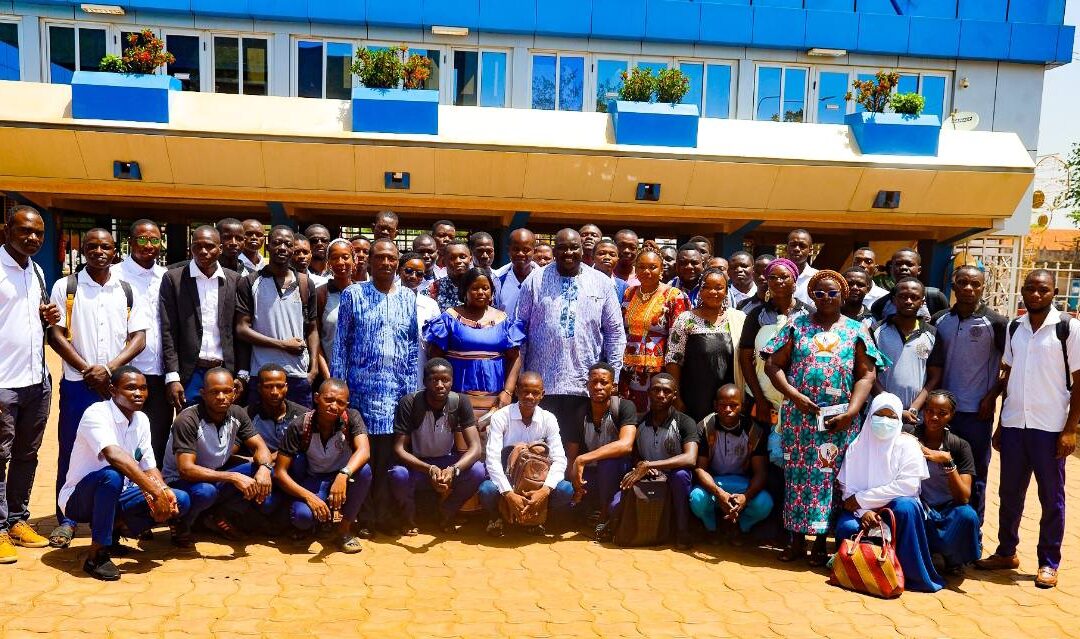 Echange entre l&rsquo;a𝒏𝒄𝒊𝒆𝒏 𝑯𝒂𝒖𝒕-𝑪𝒐𝒎𝒎𝒊𝒔𝒔𝒂𝒊𝒓𝒆 et 𝒍𝒆 𝑷𝑫𝑺